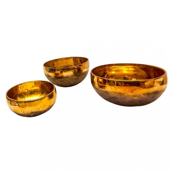 Stillpunkt - Zentrierung im Klang - Set aus 3 Klangschalen in schwarz-gold, Ø 11,1 - 12,7 cm, 1,17 kg