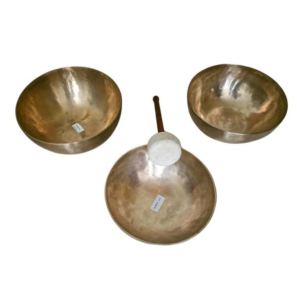 Erdung, Tiefe &amp Stabilität - XXXL Klangmassage-Set für professionelle Klangarbeit - aus 3 handgearbeiteten Klangschalen, Ø 25,6 - 29 cm, 5,99 kg
