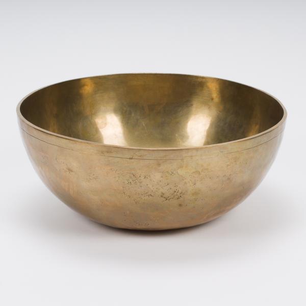 XXXL-Fußreflexzonen-Klangschale - achtsame Momente und inneres Ankommen - ca. Ø 44 cm, 8,95 kg, mit Klöppel, bis ca. Schuhgröße 42